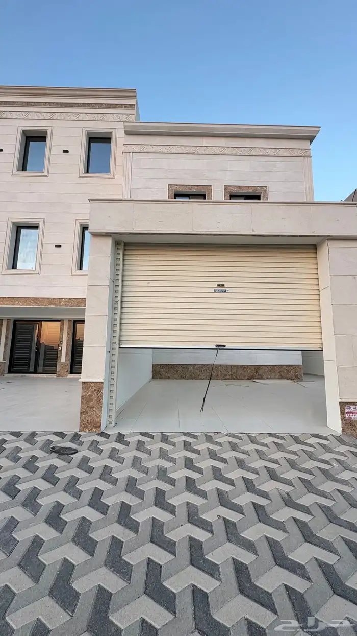 للبيع شقه دور ارضي 0