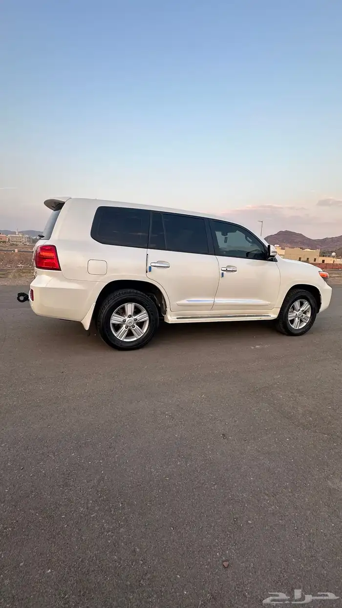 لندكروزر 2013 فل كامل ممشى 220 3