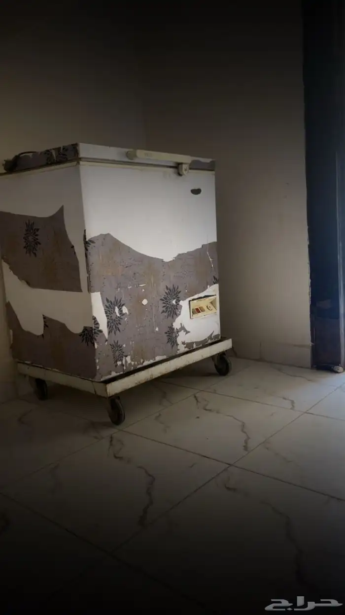 ثلاجه نظيفه للبيع للحاجه على السووم تحتاج تعبيه فقط 0