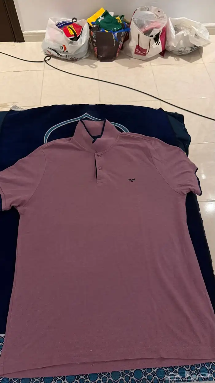 تيشيرت وردي مستعمل مقاس XL 0