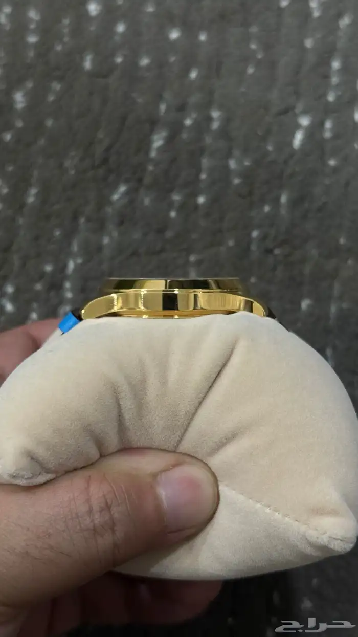 ساعة قوتشي donald duck 5