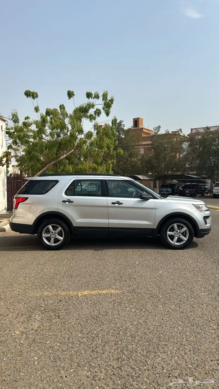 اكسبلورر 2018 نظيف V6 دبل تنفس طبيعي 3