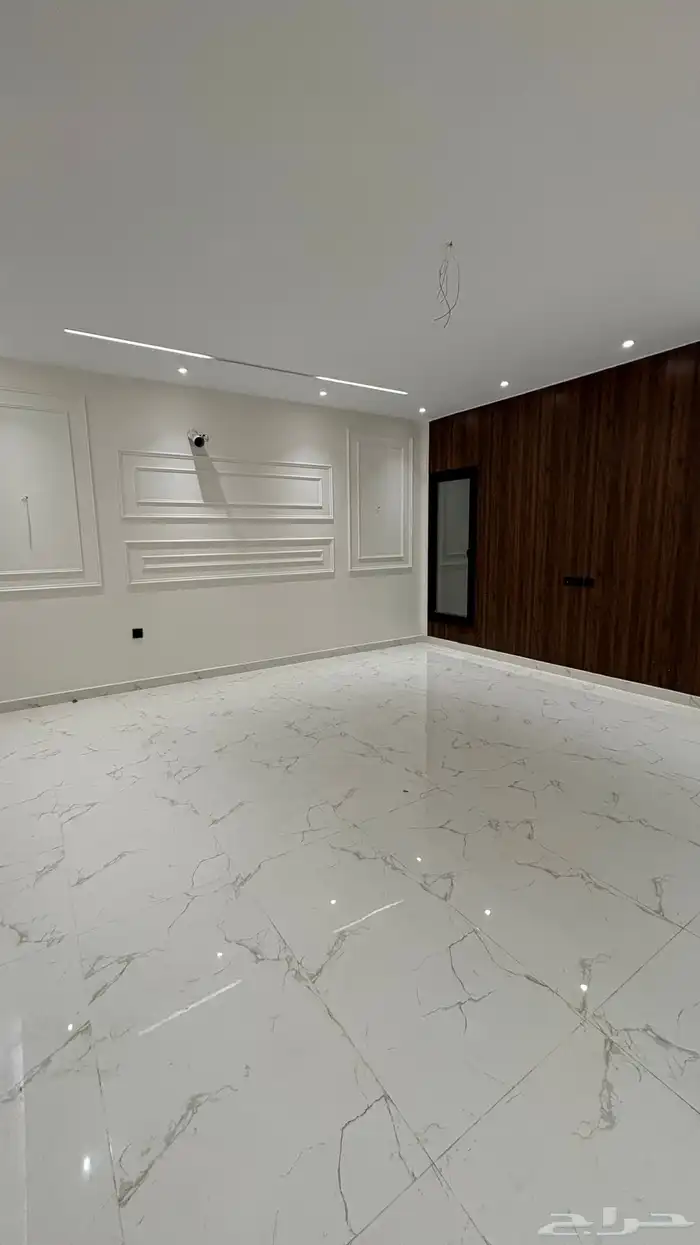 للبيع شقه دور ارضي 9