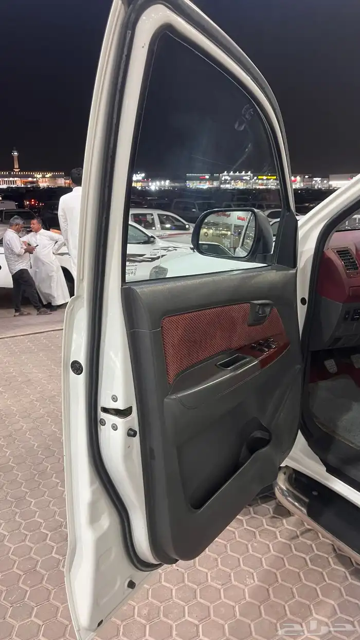 هايلكس دبل قير عايدي عداد قليل جدا 6