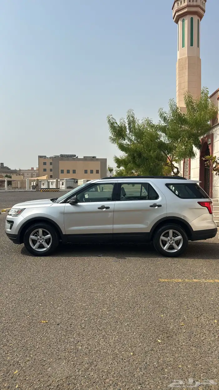 اكسبلورر 2018 نظيف V6 دبل تنفس طبيعي 4