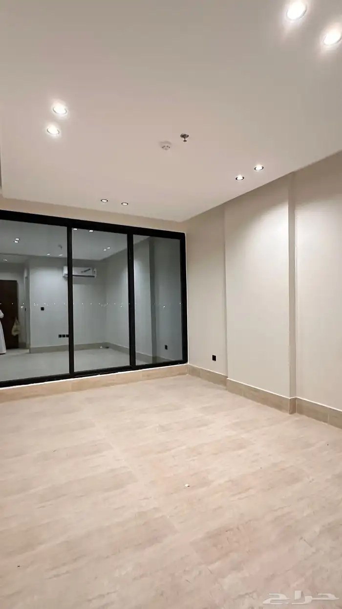 شقة بتصميم مودرن للايجار حي الشعلة 12