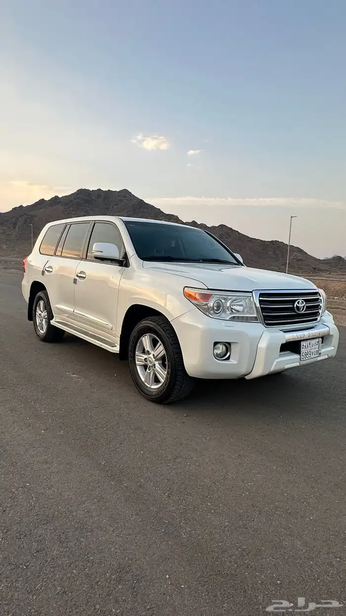 لندكروزر 2013 فل كامل ممشى 220 0