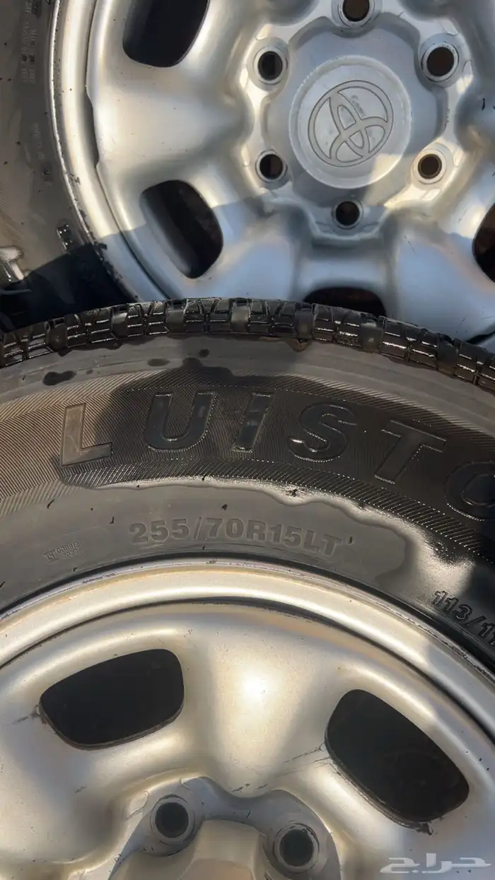 كفرات وجنوط هايلكس طقم 4مقاس 15 نضيفه بعروقها مع الاكواب 2