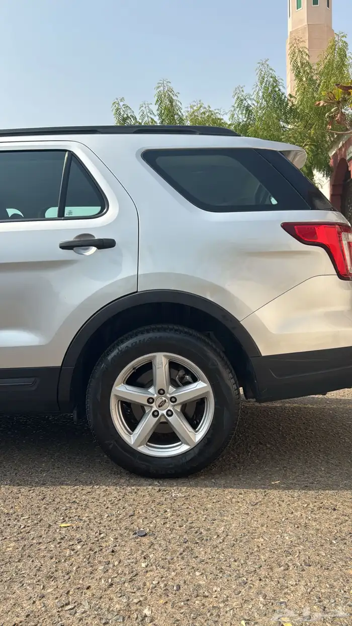 اكسبلورر 2018 نظيف V6 دبل تنفس طبيعي 8