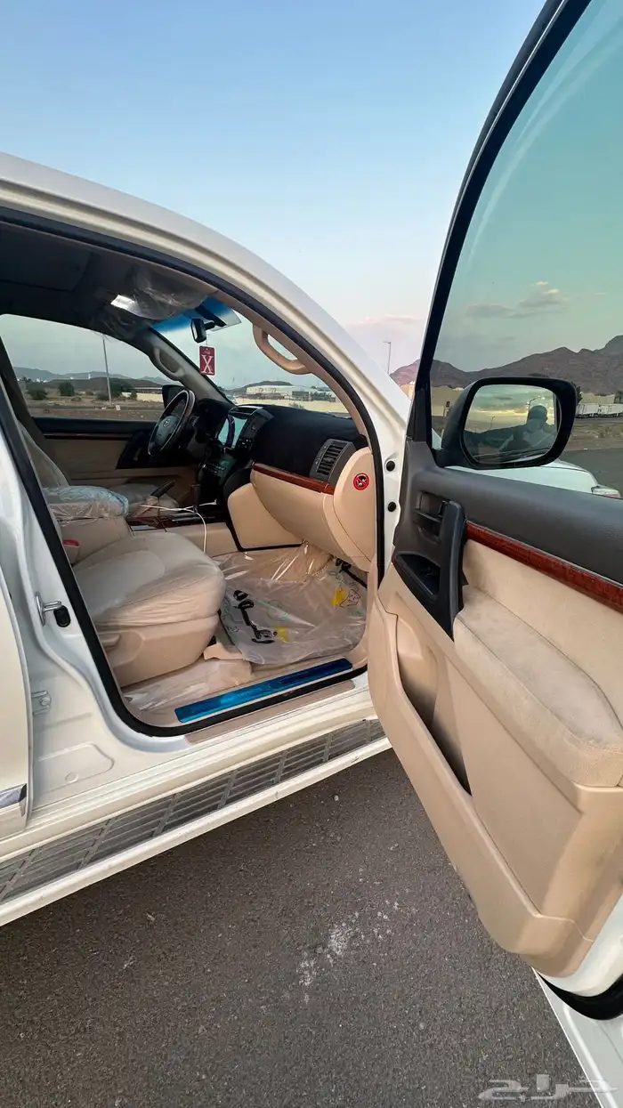 لندكروزر 2013 فل كامل ممشى 220 10