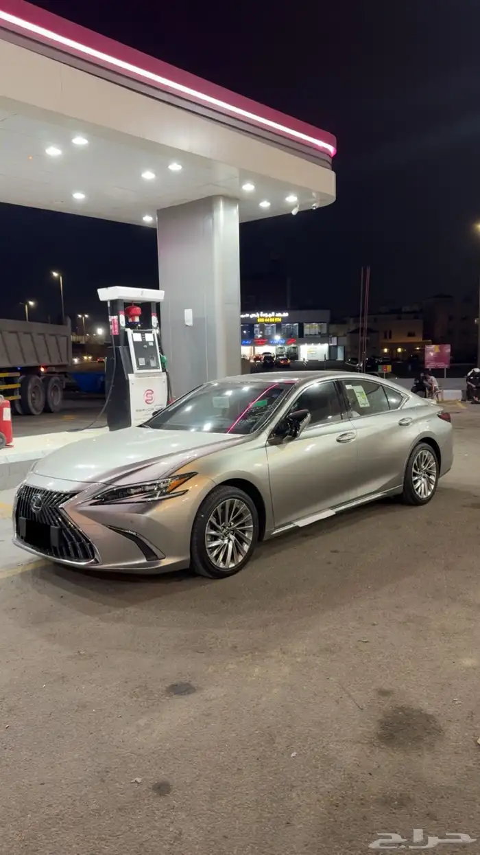 لكزس ES350 DD سعودي 2025 عداد الفين كيلو 0