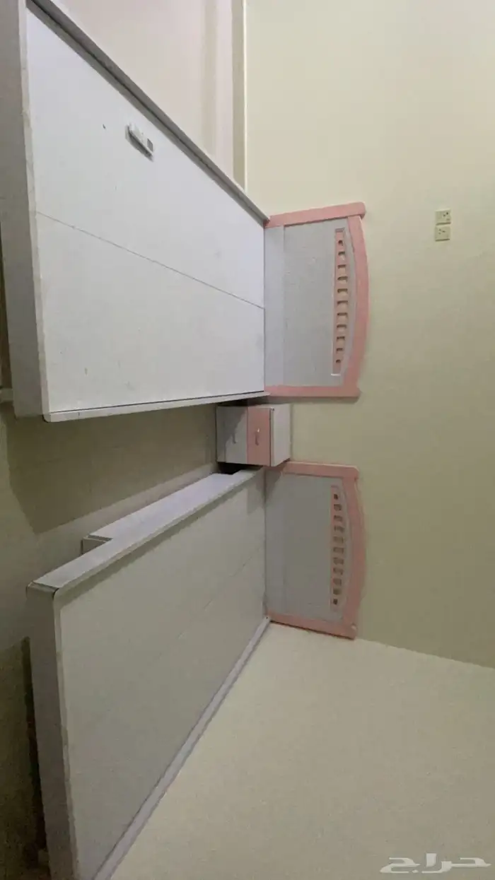 سريرين ودولابين مستعمله للبيع 0