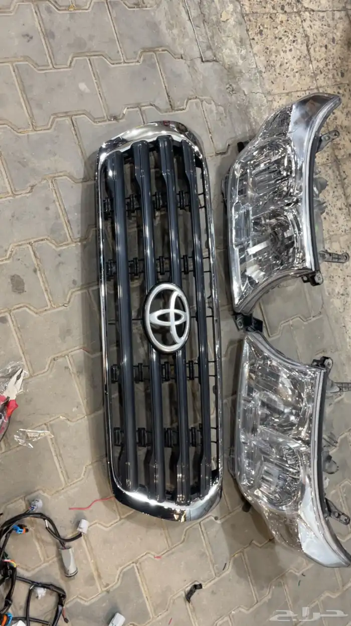 شمعات اماميه وشبك لاندكروز شبه جديده موديل 2009 0