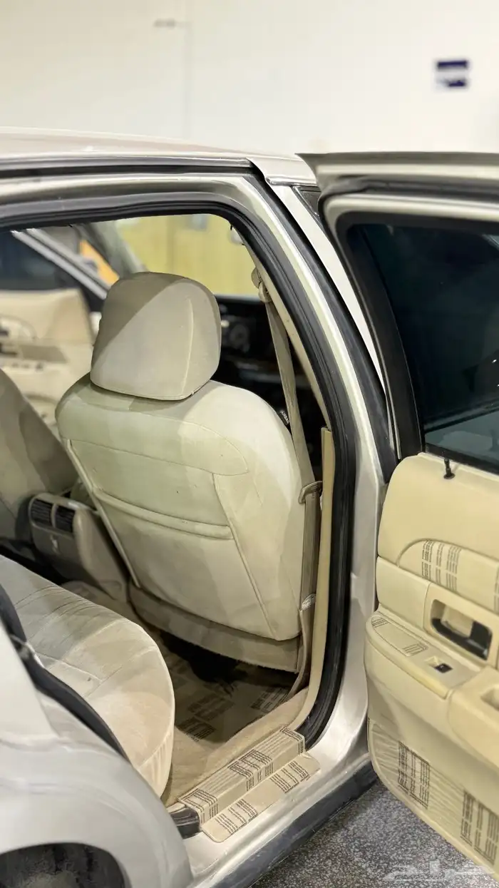 للبيع فورد فكتوريا 2009 8