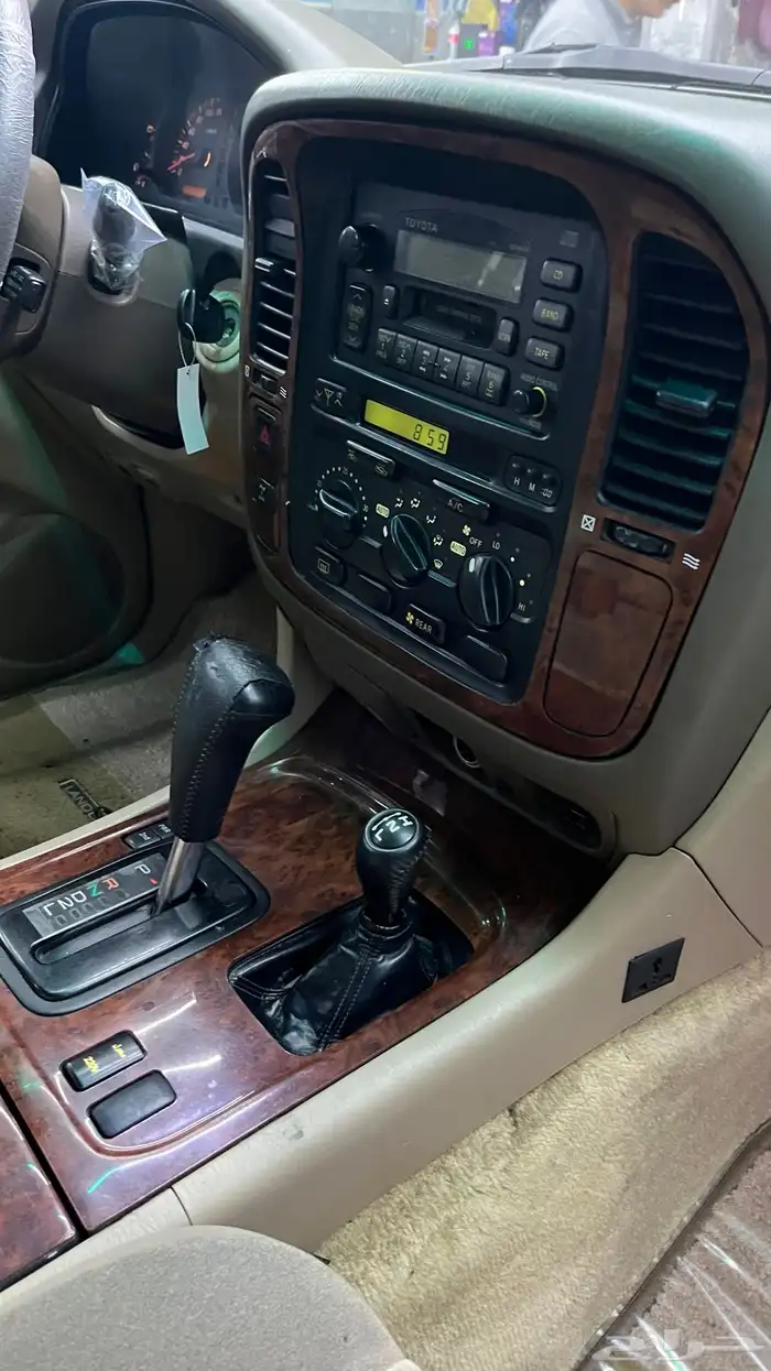 لاندكروزر 2000 8