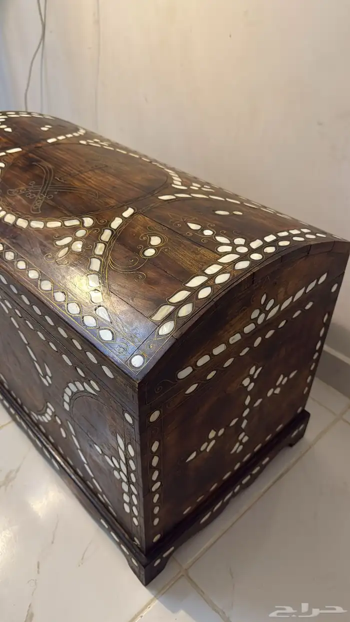 صندوق زان مزغرف بصدف و خيوط نحاس 0