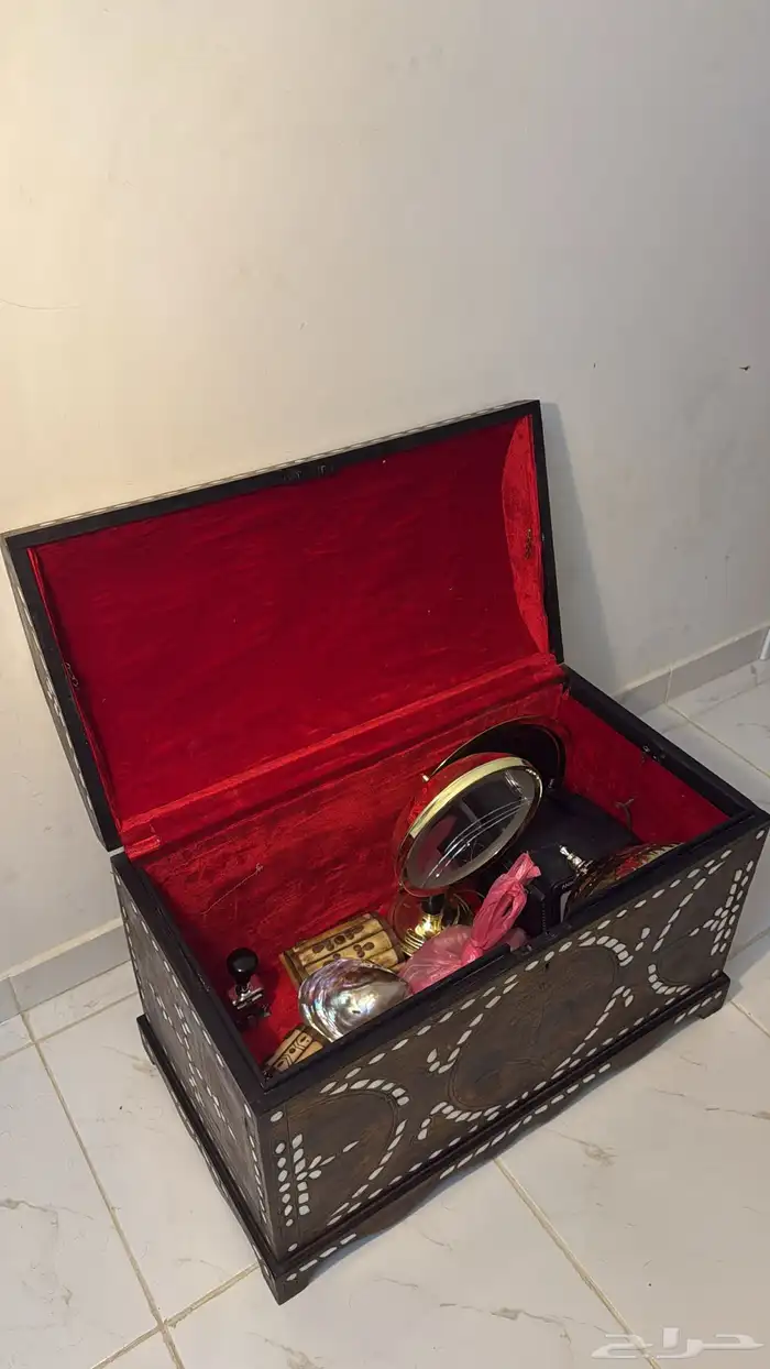 صندوق زان مزغرف بصدف و خيوط نحاس 9