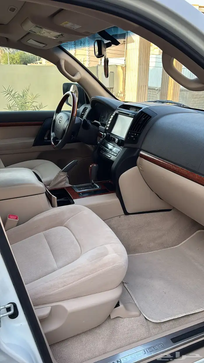 لاندكروزر مديل 2014 8سرندل فل كامل 12