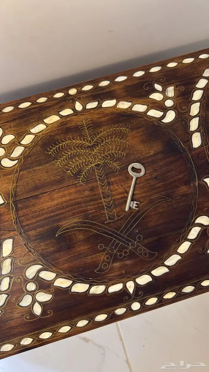 صندوق زان مزغرف بصدف و خيوط نحاس 12