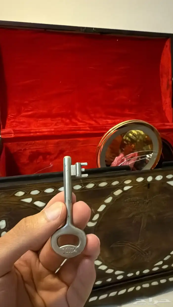 صندوق زان مزغرف بصدف و خيوط نحاس 10