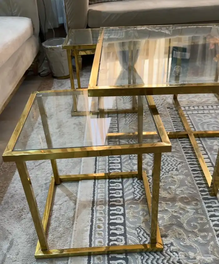 طقم كنب كلاسيكي بيج مبروز بسل استيل ذهبي وطاولات مثله 10