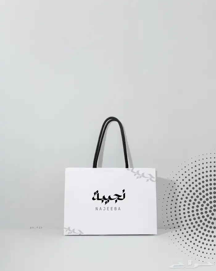 مصممة جرافيك 4