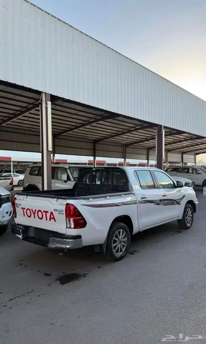 تويوتا هايلكس GLX2بنزين 2025 كاش وتقسيط 4