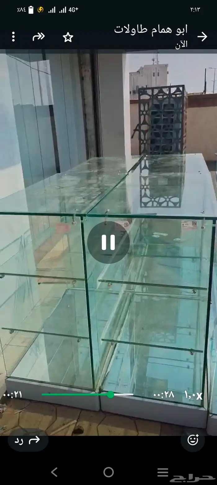 فترينات محل عطور .صيدليات 0