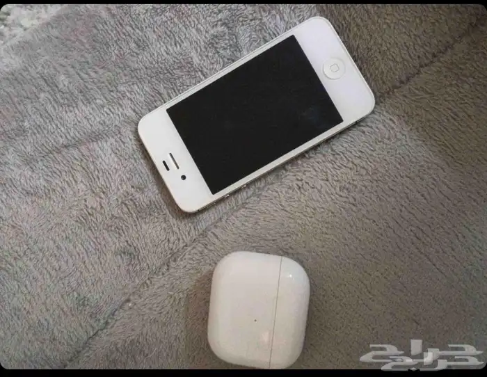 ايفون وسماعة ابل برو 0