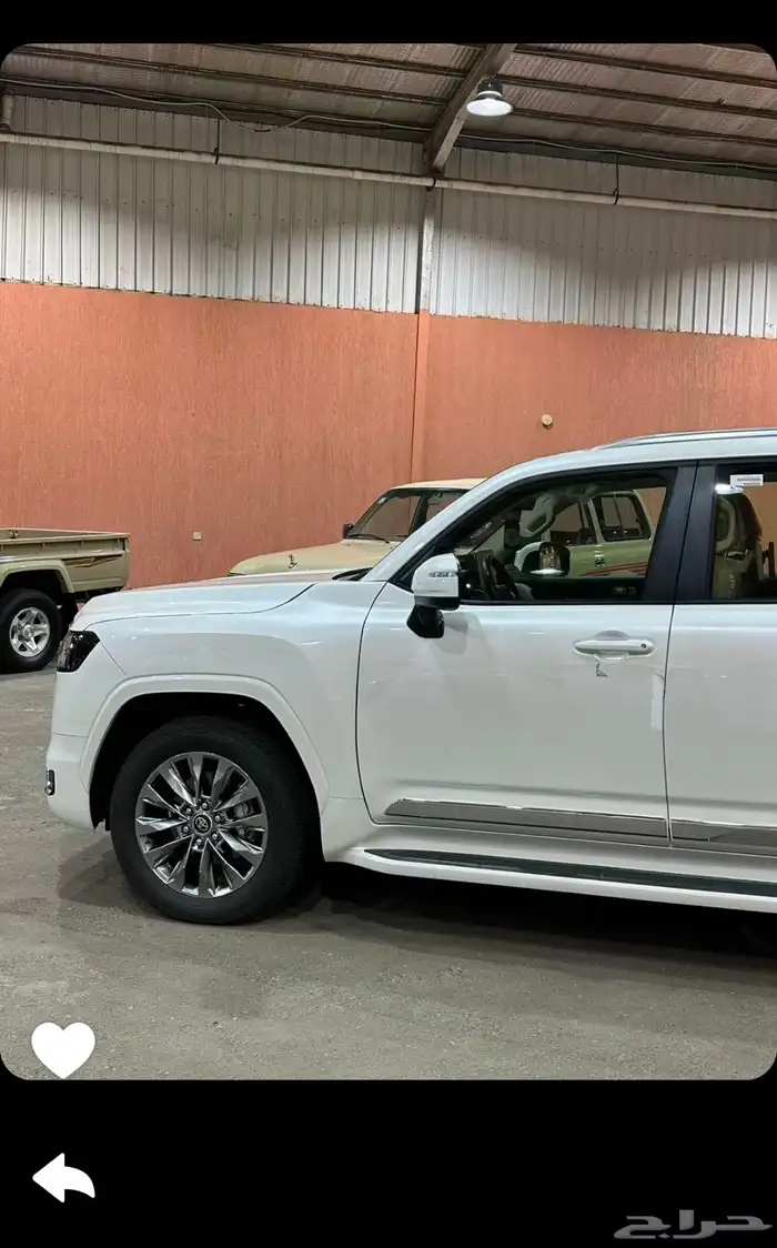 لاندكروزر 2024 رقم 4 بنزين ماشي 28 الف 5