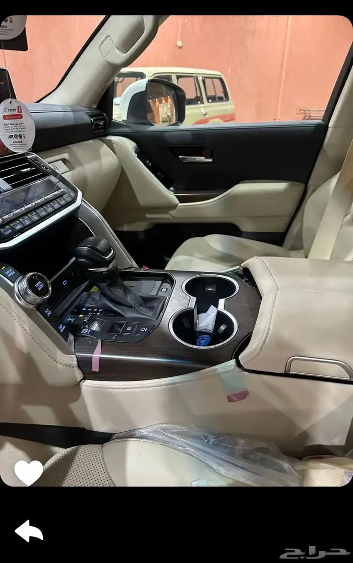 لاندكروزر 2024 رقم 4 بنزين ماشي 28 الف 17