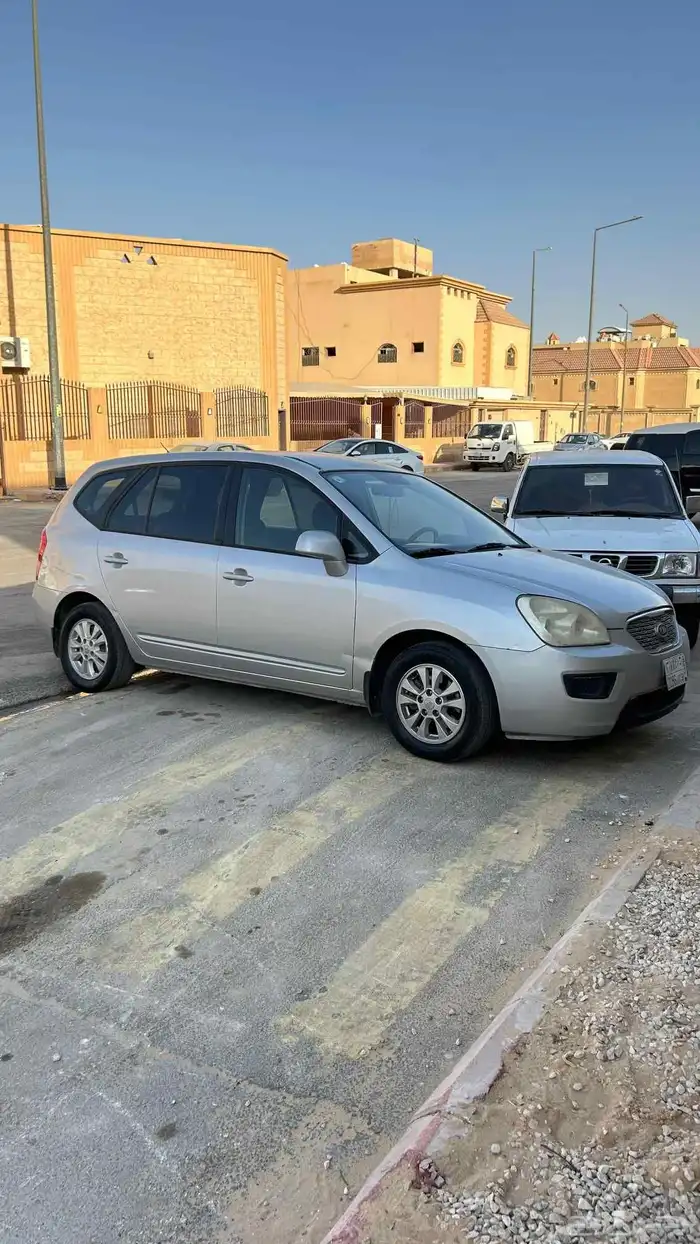 كيا كارينز 2012 2