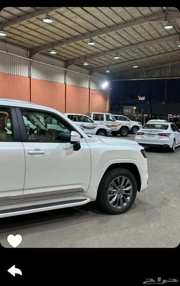 لاندكروزر 2024 رقم 4 بنزين ماشي 28 الف 11