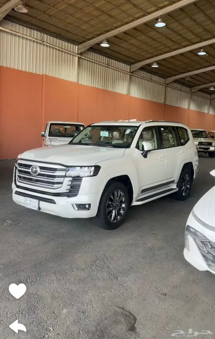 لاندكروزر 2024 رقم 4 بنزين ماشي 28 الف 3