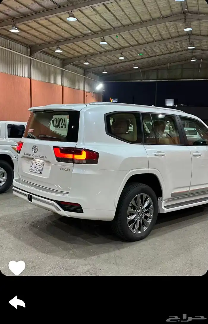 لاندكروزر 2024 رقم 4 بنزين ماشي 28 الف 10