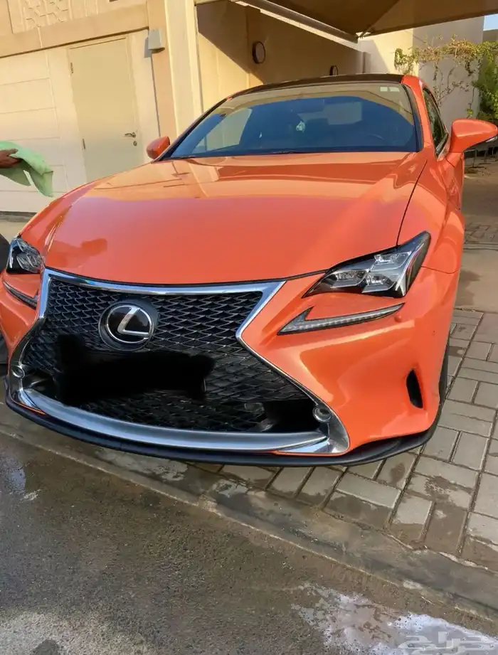 لكزس RC F-SPORT بلون جميل وممشى 102 ألف كيلو. 1