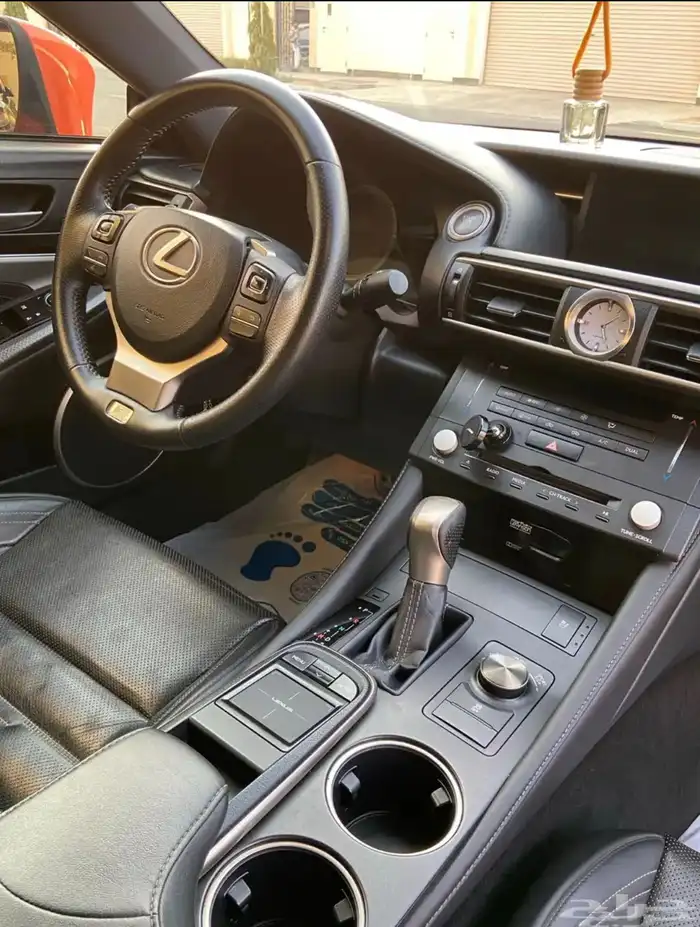 لكزس RC F-SPORT بلون جميل وممشى 102 ألف كيلو. 11