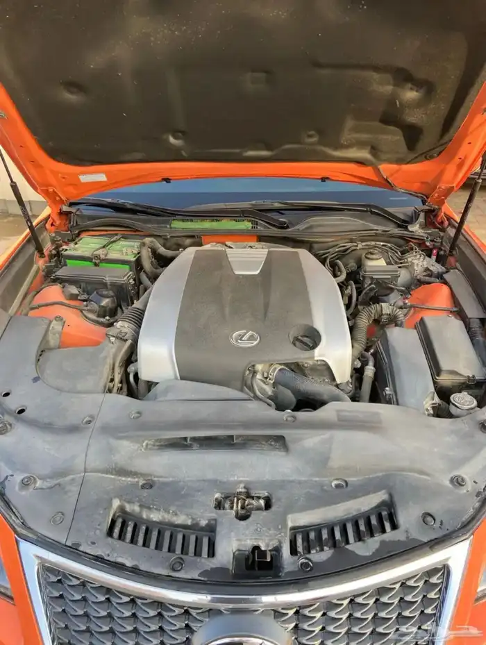 لكزس RC F-SPORT بلون جميل وممشى 102 ألف كيلو. 5
