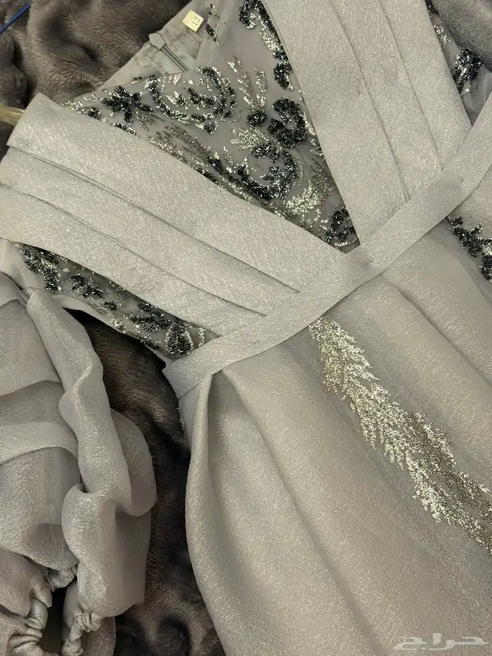 فستان لبسه وحده فقط م نختلف بالسعر نظيف و جديد 1