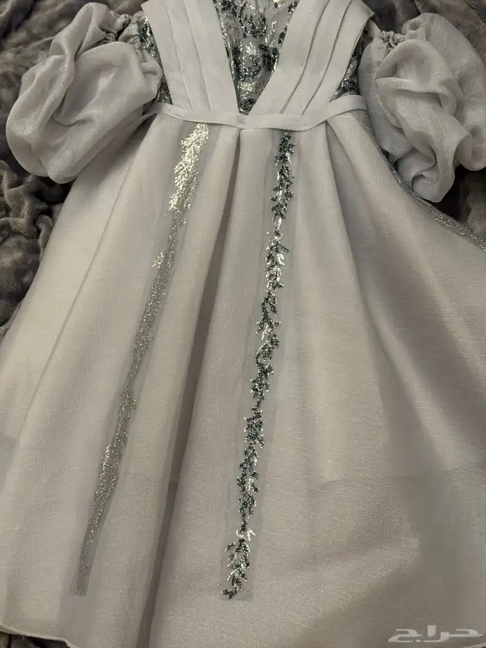 فستان لبسه وحده فقط م نختلف بالسعر نظيف و جديد 0
