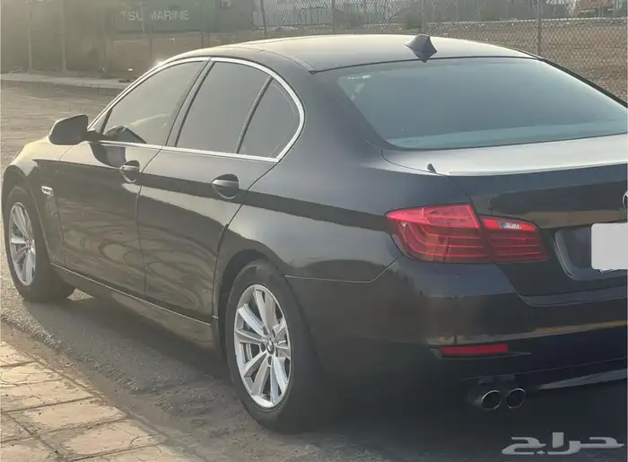 BMW 520 i الفئه الخامسه نظيفه جدا موديل 2015 8