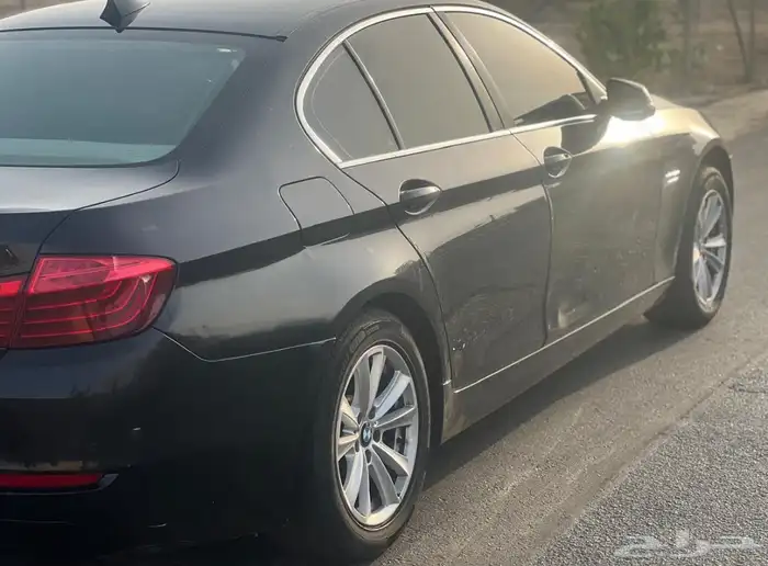BMW 520 i الفئه الخامسه نظيفه جدا موديل 2015 7