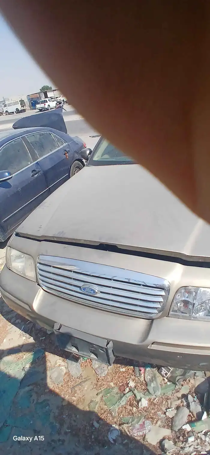 فورد فكتوريا موديل 2004قطع غيار فقط مكينه قير شرط 3