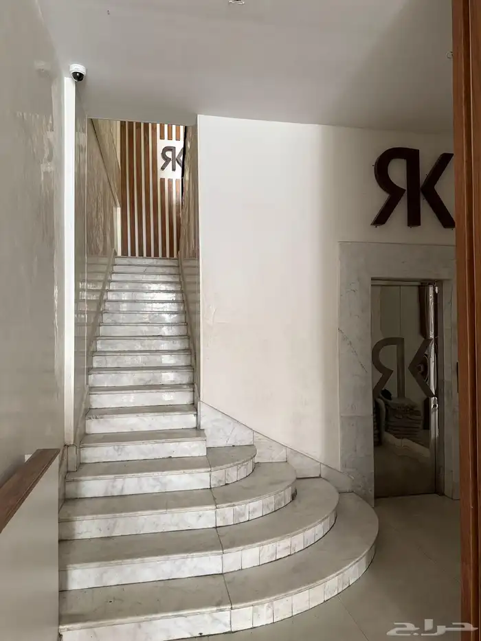 محل للإيجار في الكورنيش مدينة الخبر 4