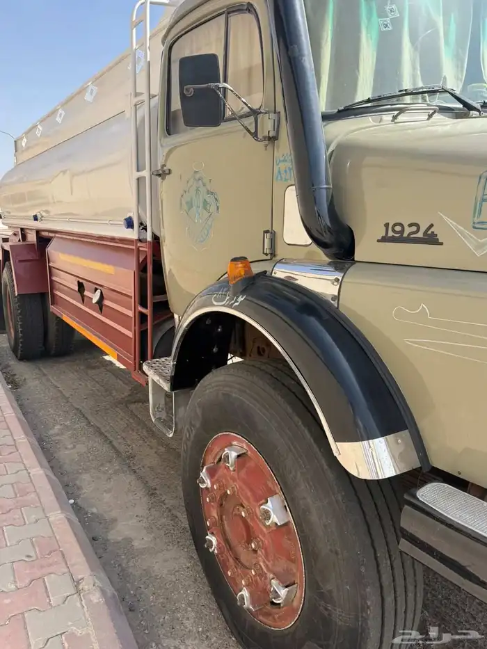 وايت عايدي 12طن موديل 83جفالي مجدد مفحوص للتواصل 0