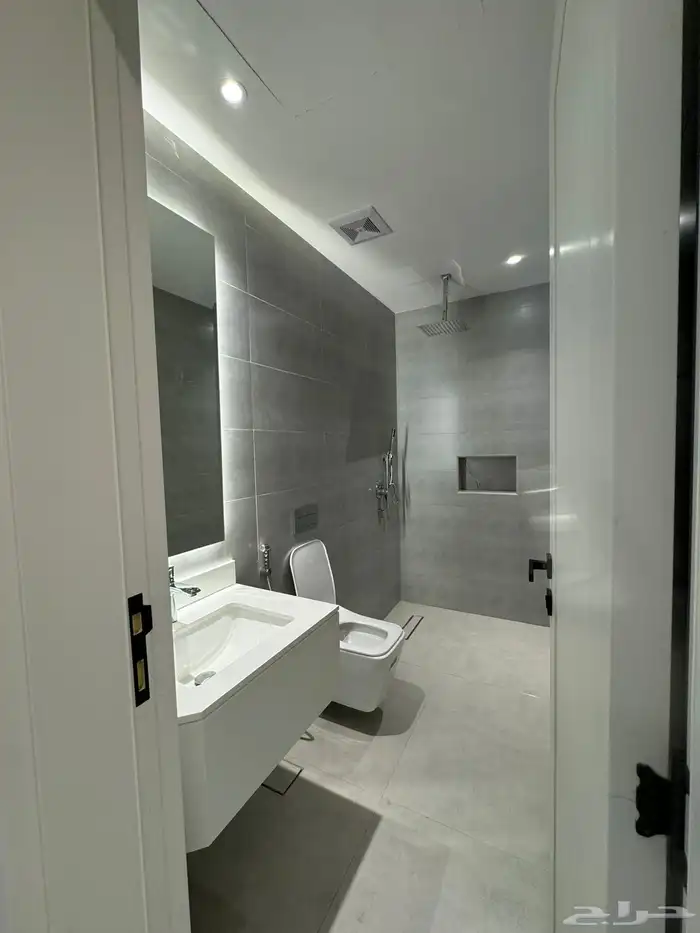 شقة الخبر حي البحر 5