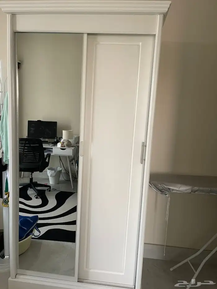 اثاث دواليب ومكتب وسرير 11