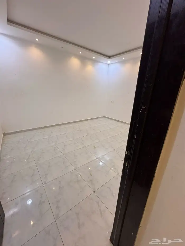 دور مؤسس ثلاث شقق حي الحزم بسعر 750 الف فقط 1