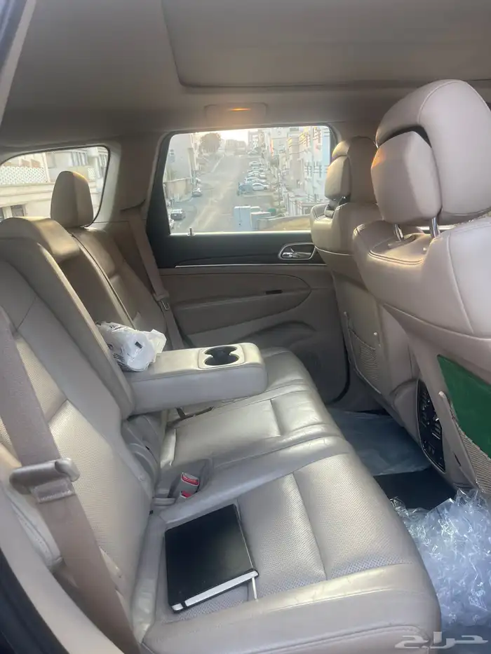 جيب قراند شيروكي ليميتيد 14