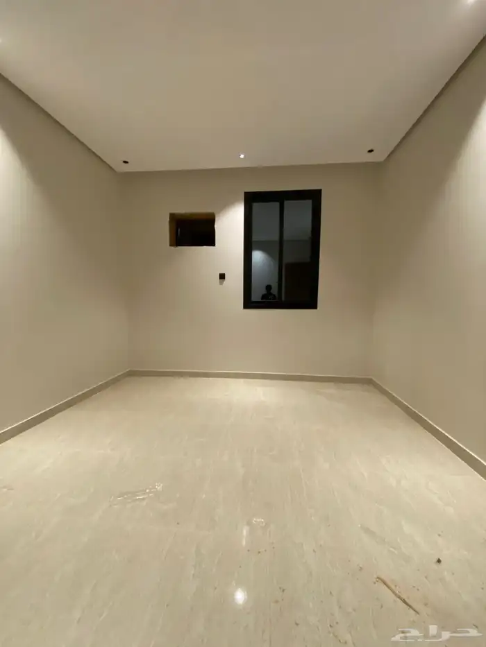 ادوار متكرره فاخرة للبيع بحي المطار 11